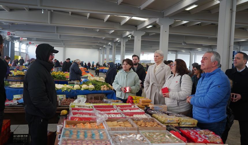 Başkan Subaşı pazar esnafının dertlerini dinledi