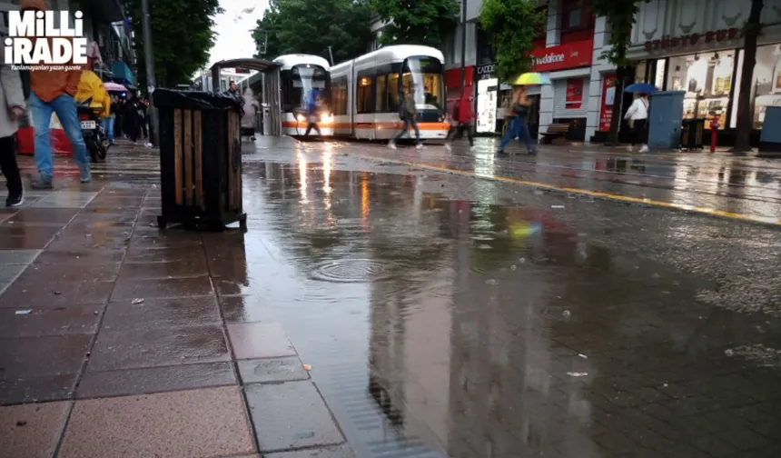 Eskişehir'de Sabah Başlayan Yağış Gün Boyu Sürecek!