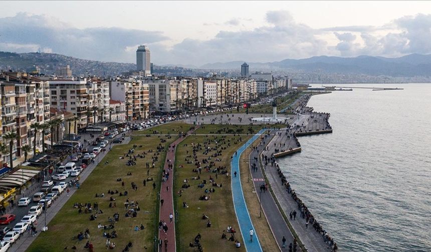 İzmir Valiliğinden Ege Denizi'ndeki sismik hareketliliğe ilişkin açıklama