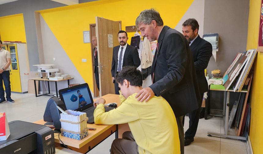 Millî Eğitim Müdürü Özel Eğitim Sınıflarını Gezdi