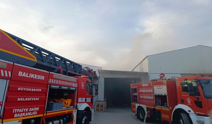 Marangoz atölyesi alev aldı