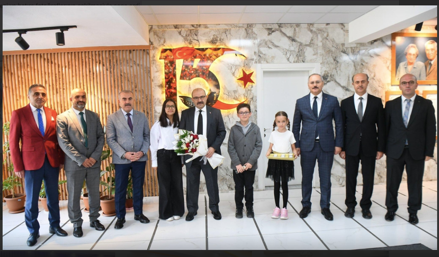 Vali Ustaoğlu Minik Öğrencilerle Buluştu