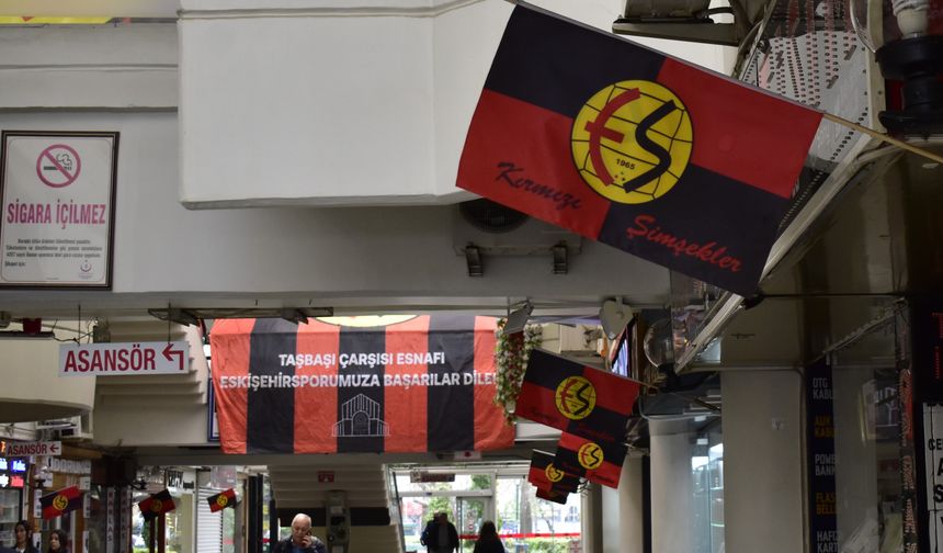 Eskişehir'de maç heyecanı: Kent kırmızı-siyaha büründü