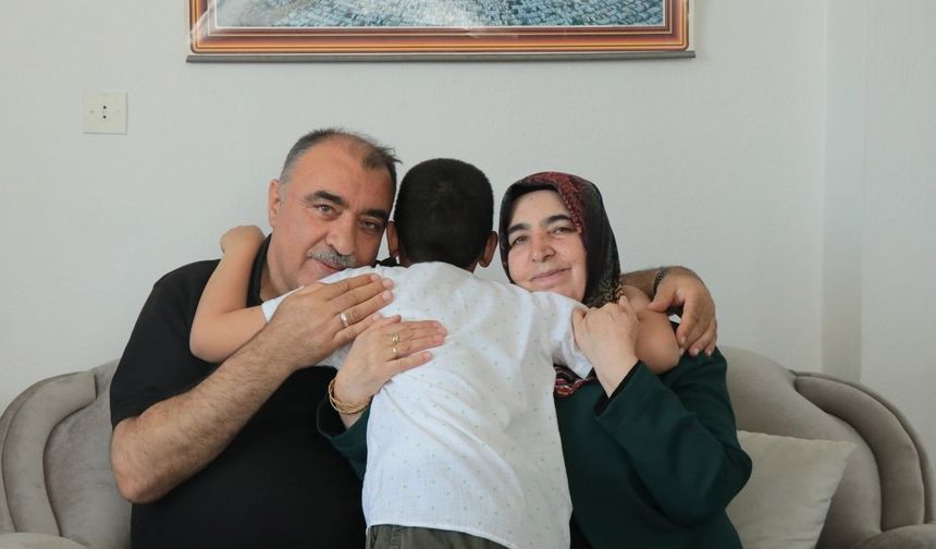 Özel çocuk koruyucu ailesiyle gelişti