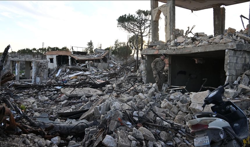 İsrail ordusu, Lübnan'ın güneyinde bazı evleri hava saldırılarıyla hedef aldı