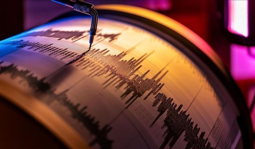 Pakistan'da 5 büyüklüğünde deprem