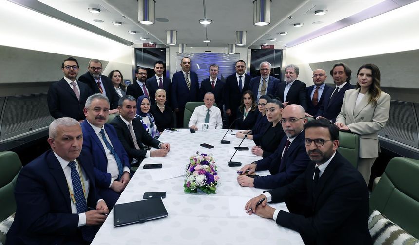 Cumhurbaşkanı Erdoğan İtalya dönüşü gazetecilerle görüştü