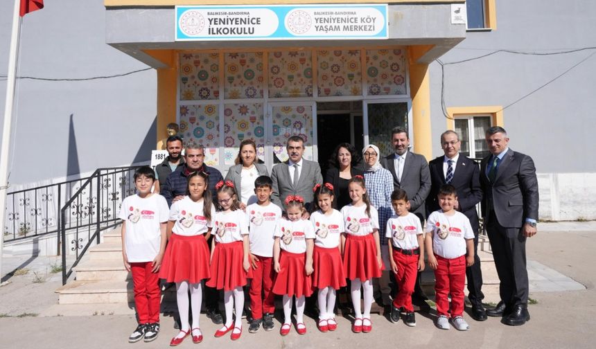 Bakan Tekin’den  öğrenci ve öğretmenlere ziyaret