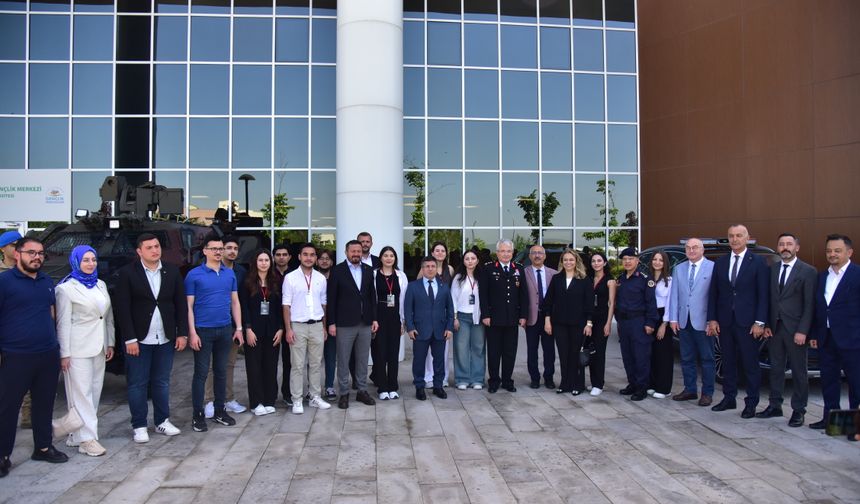 Savunma Sanayii İçin AR-GE ve İnovasyonun Yeni Adresi BAÜN'de Ulusal Savunma ve Teknoloji Zirvesi Düzenlendi