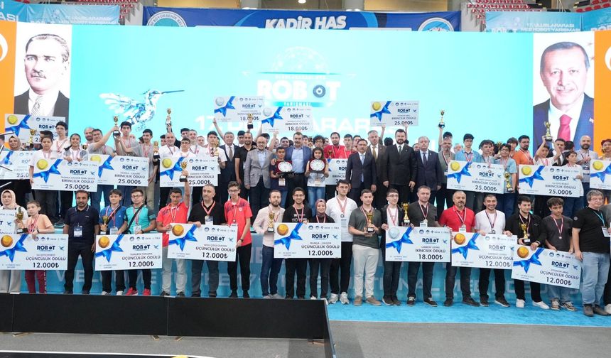 Bakan Tekin, 17. Uluslararası MEB Robot Yarışması Ödül Töreni’ne katıldı