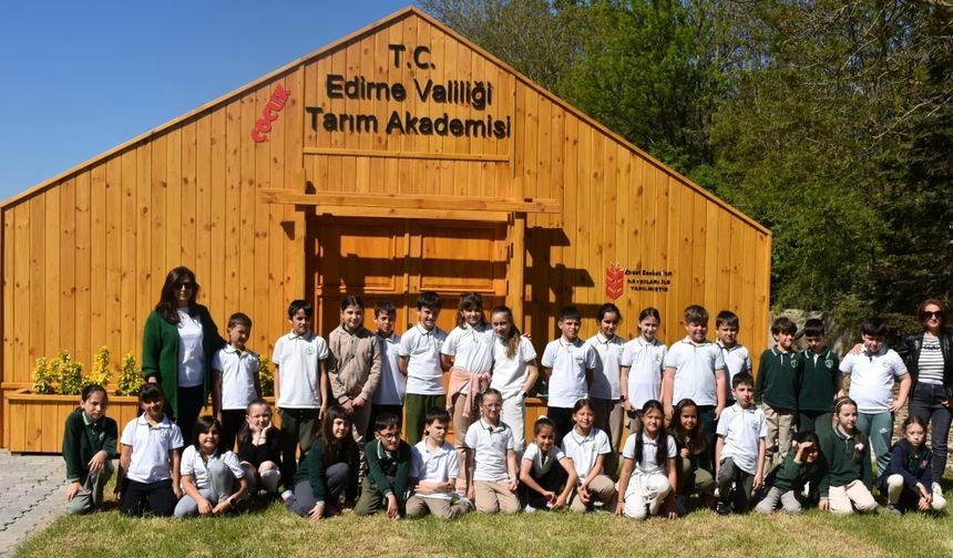 Tarım Akademisi'nde minik eller toprakla buluştu