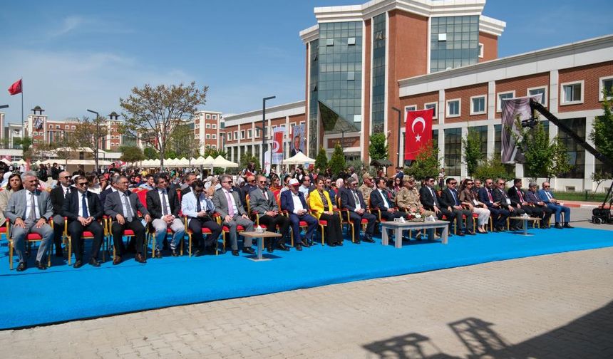 Bilecik Şeyh Edebali Üniversitesi'nde 3. Bilim ve Kültür Şenliği Renkli Etkinliklerle Başladı