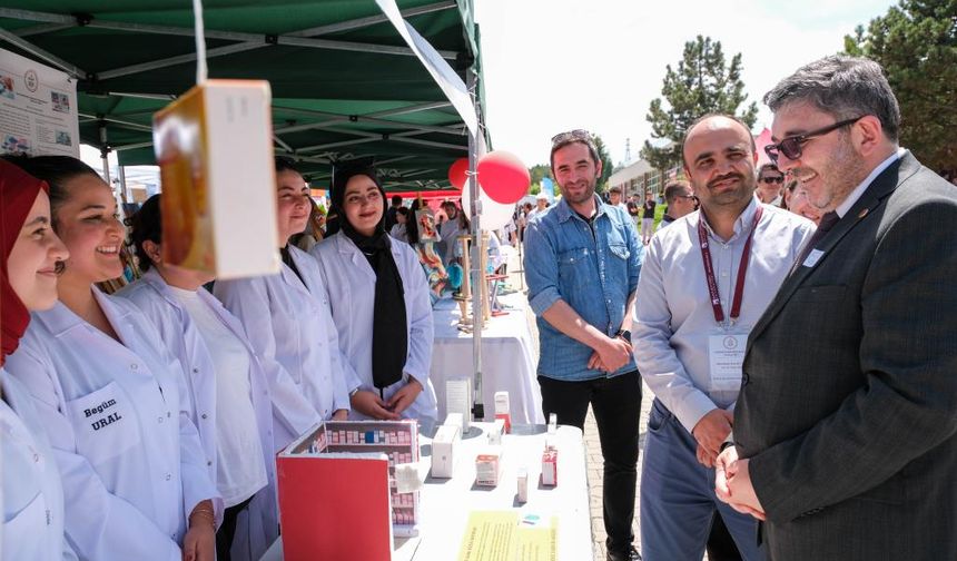 Rektör Prof. Dr. Kaplancıklı’dan 3. Bilim ve Kültür Şenliğinde Stant Ziyaretleri