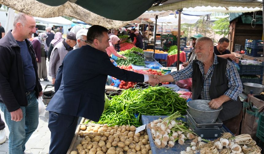 Başkan Dökmeci Halk Pazarını Ziyaret Etti