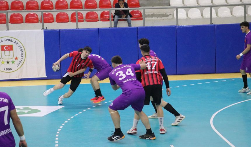 ÜNİLİG Hentbol Süper Lig Müsabakaları Tüm Hızıyla Devam Ediyor
