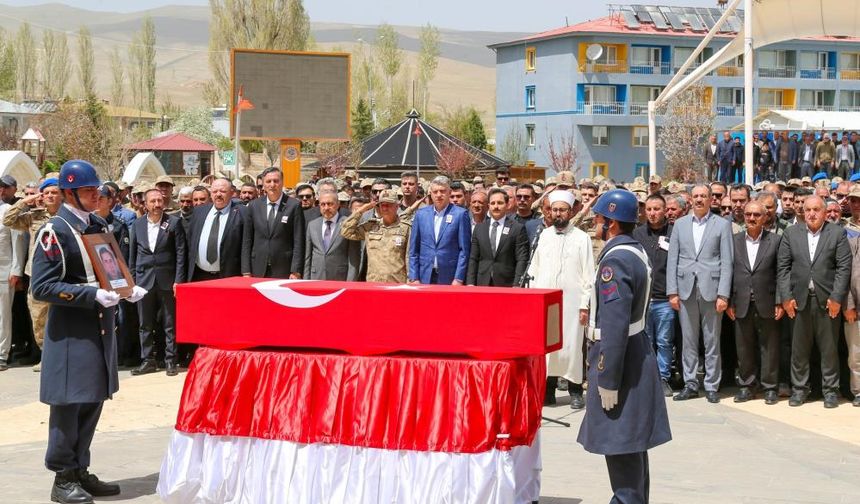 Van’da şehit güvenlik korucusu için tören düzenlendi