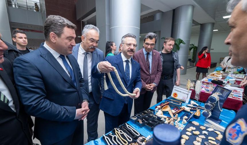 Vali Aksoy, kas hastası çocuk için düzenlenen panayıra katıldı