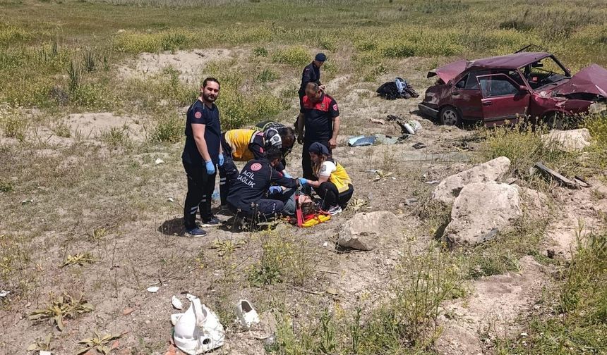 Otomobil şarampole devrildi: 1'i çocuk 5 yaralı