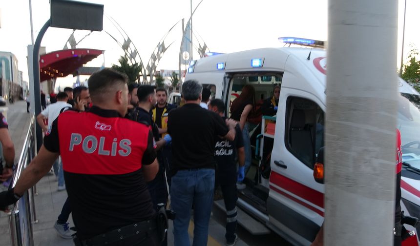 Otobüste tartışan kadınlar birbirini yaraladı