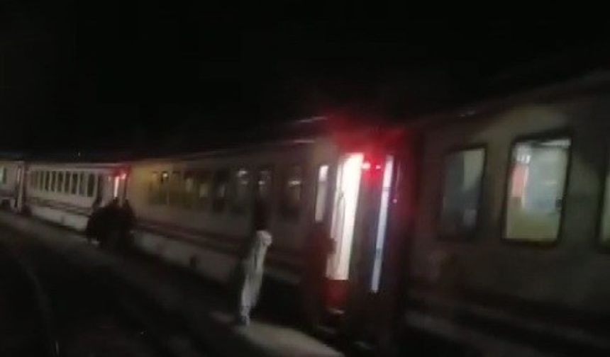 Erzincan’da heyelan nedeniyle Doğu Ekspresi İliç Tren Garında bekletiliyor
