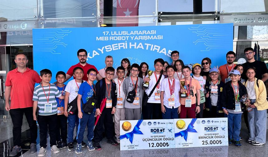 Kapsül Teknoloji Platformu'ndan MEB Robot Yarışmasında 6 derece birden