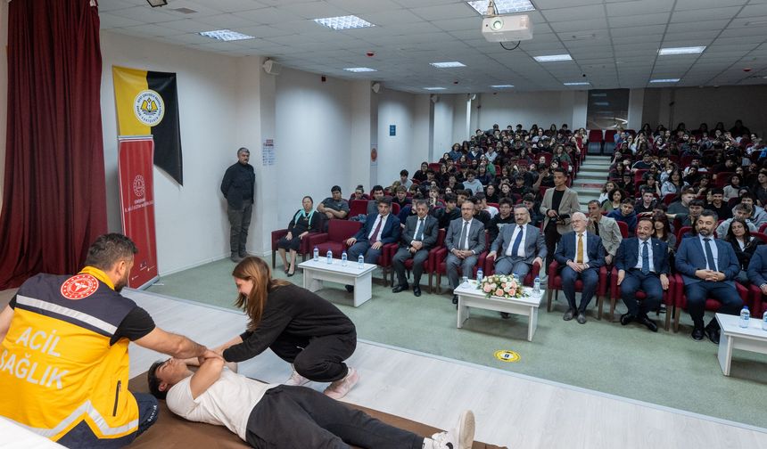 Eskişehir'de Lise Öğrencilerine Yönelik İlk Yardım Eğitimi