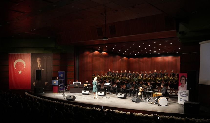 Büyükşehir Gençlik korosundan türkülerle yolculuk konseri