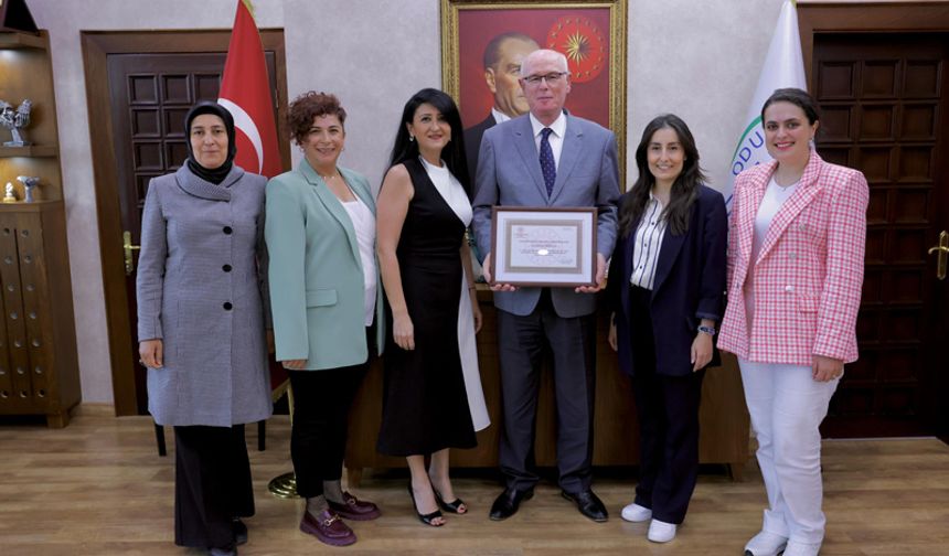 Odunpazarı Belediyesi'ne Sağlığı Geliştiren Belediye Belgesi verildi
