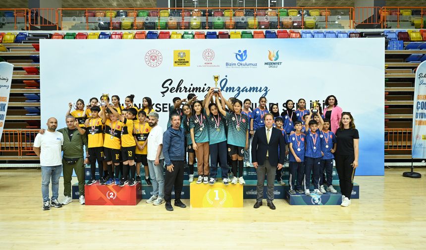 Geleneksel Çocuk Oyunları İl Finalinde başarılı öğrencilere ödül verildi