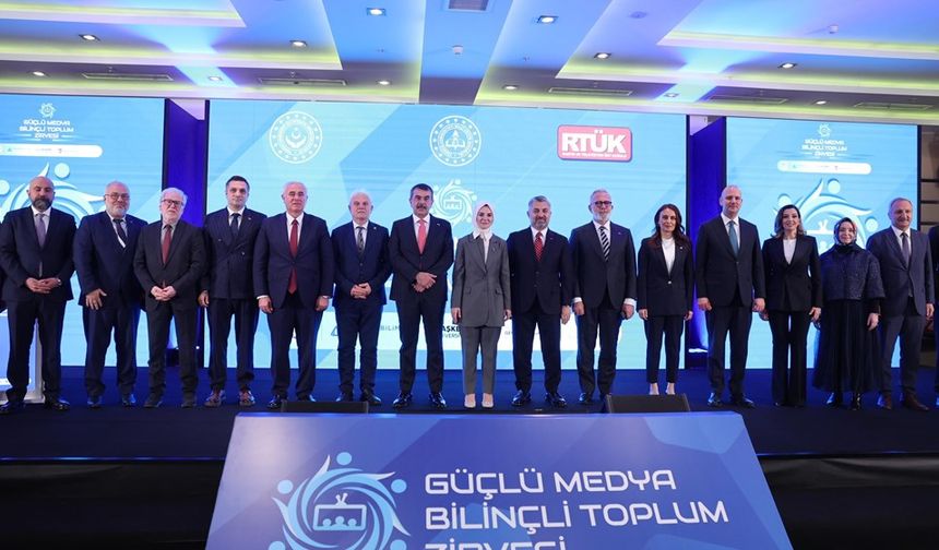 Bakan Göktaş, "Güçlü Medya, Bilinçli Toplum Zirvesi"nde konuştu