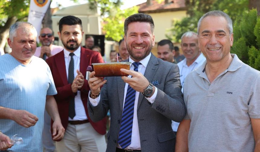 Başkan Tatık'a Kar Helvalı Sürpriz Doğum Günü Kutlaması