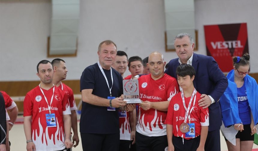 Bakan Bak: “Down Sendromlu Sporcularımız Bizim İçin Çok Özel Ve Kıymetliler”