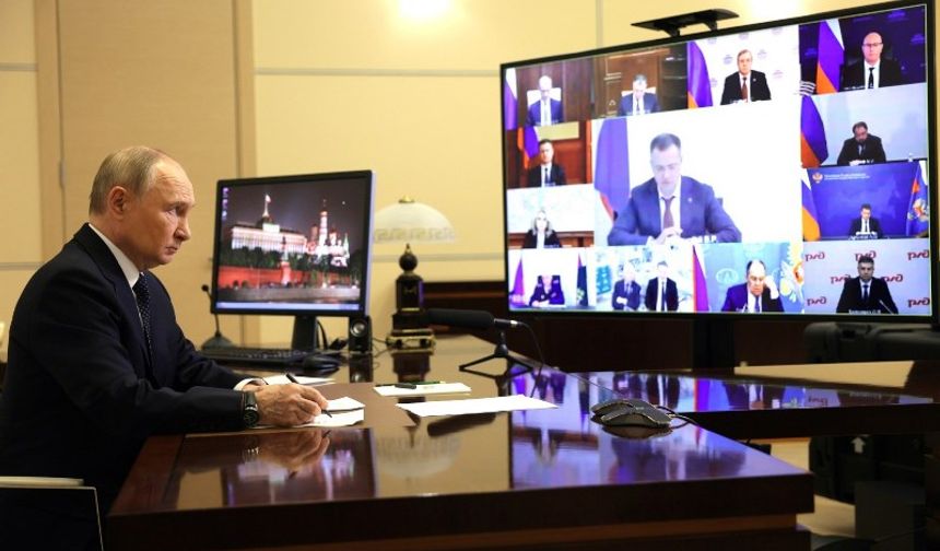 Putin, "Zaten gayrimeşru olan Kiev rejimi bir terör örgütüne dönüşüyor"
