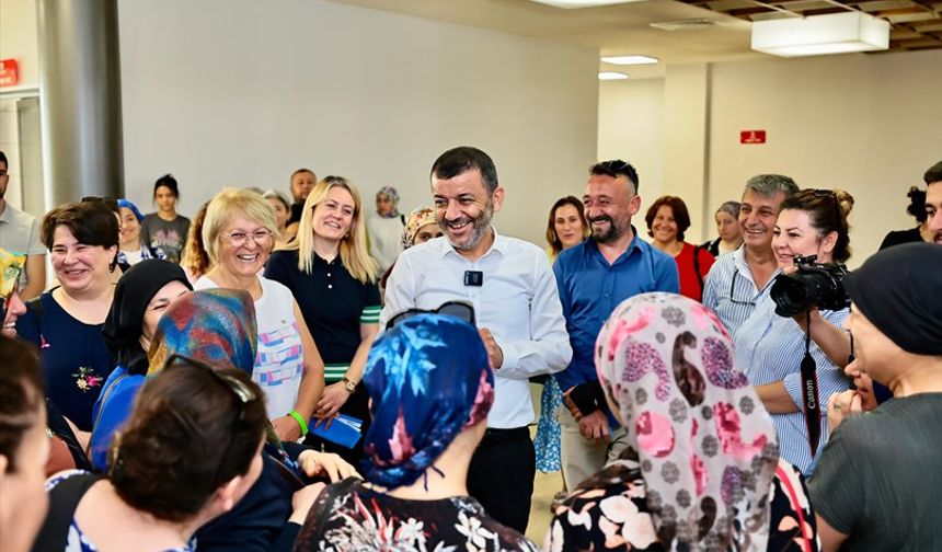 Başkan Çavuşoğlu, “Yüzme Bilmeyen Kalmasın” projesi kapsamındaki kadın kursiyerlerle buluştu