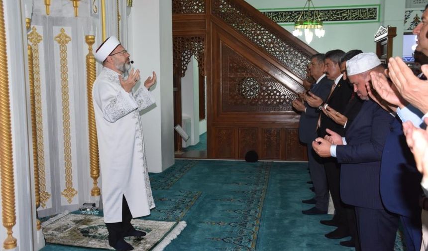 Diyanet İşleri Başkanı Erbaş’tan “Yeşil Vatan” İçin Dua: “Orman Yangınları Sona Ersin”