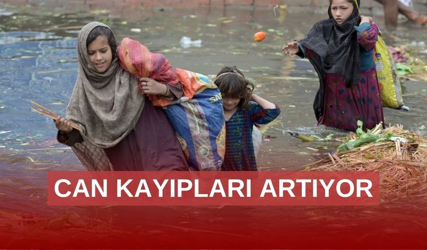 Muson yağmurlarında can kaybı 266'ya yükseldi