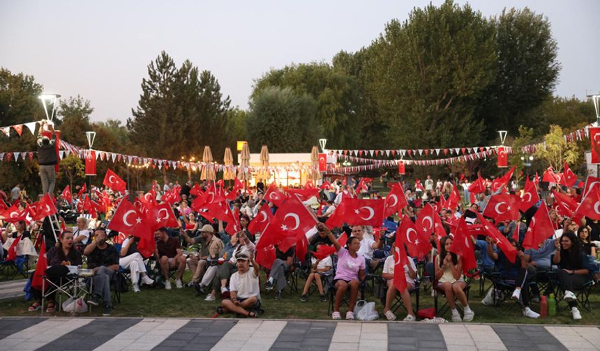 30 Ağustos Zafer Bayramı’nı Açık Hava Sinemasıyla Kutlandı