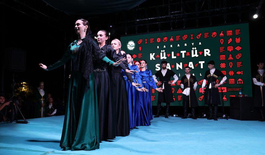 Kafkas ve İç Anadolu’nun zengin kültürüyle şölen gibi akşam