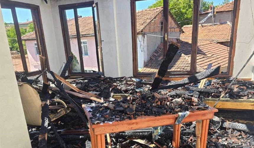 Gözleme Yaparken Yangın Çıktı: Ev Kül Oldu