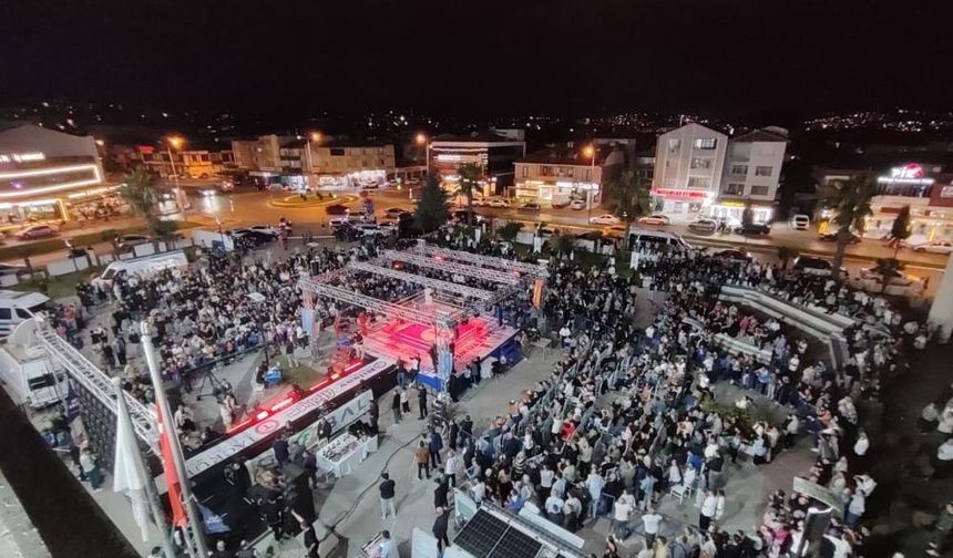 ‘Boks gecesi’ sporseverleri bir araya topladı