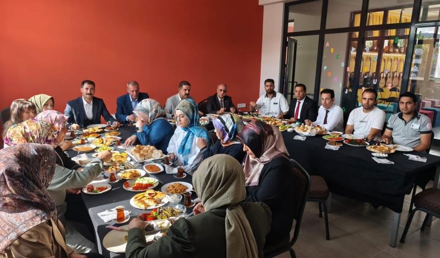 Halk Eğitim Merkezinden Öğreticilere teşekkür kahvaltısı