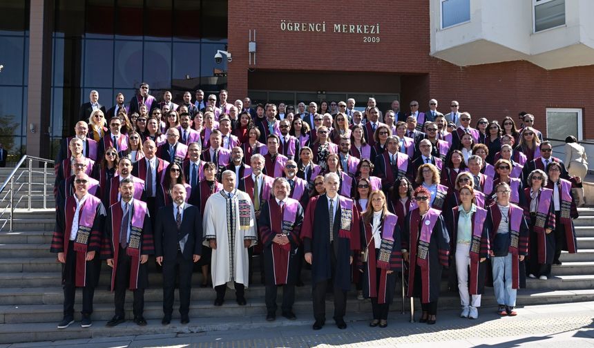 Anadolu Üniversitesi Akademik Yılı görkemli bir törenle gerçekleştirildi