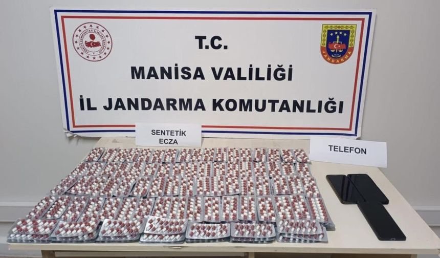 Jandarma durdurdu, binlerce sentetik hap ele geçirdi