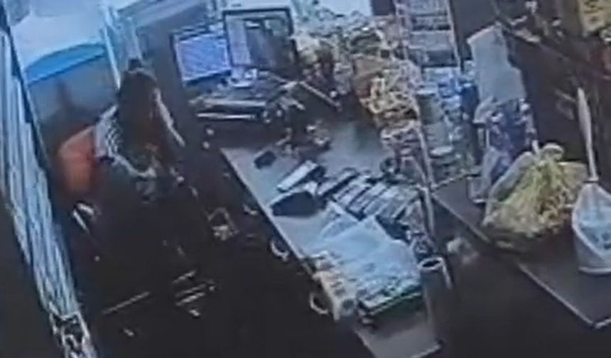Kucağındaki bebeğe aldırmadan defalarca bıçakladı