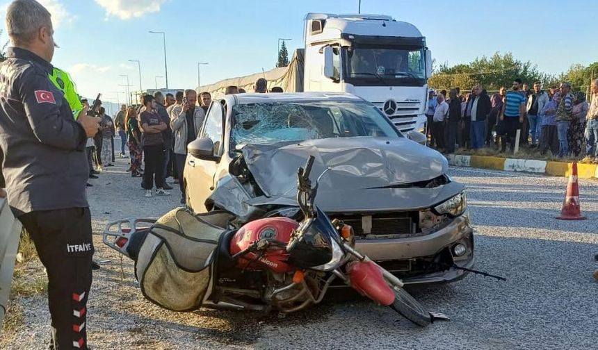 Otomobil motosiklet ile çarpıştı