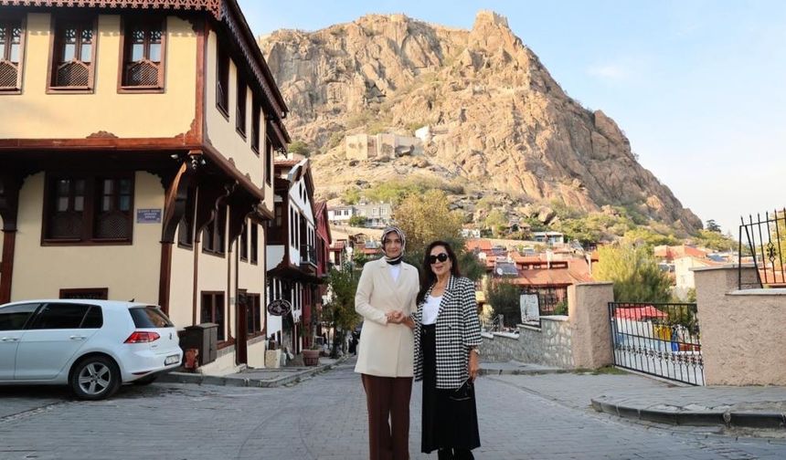 Türkan Şoray Afyonkarahisar’ı gezdi