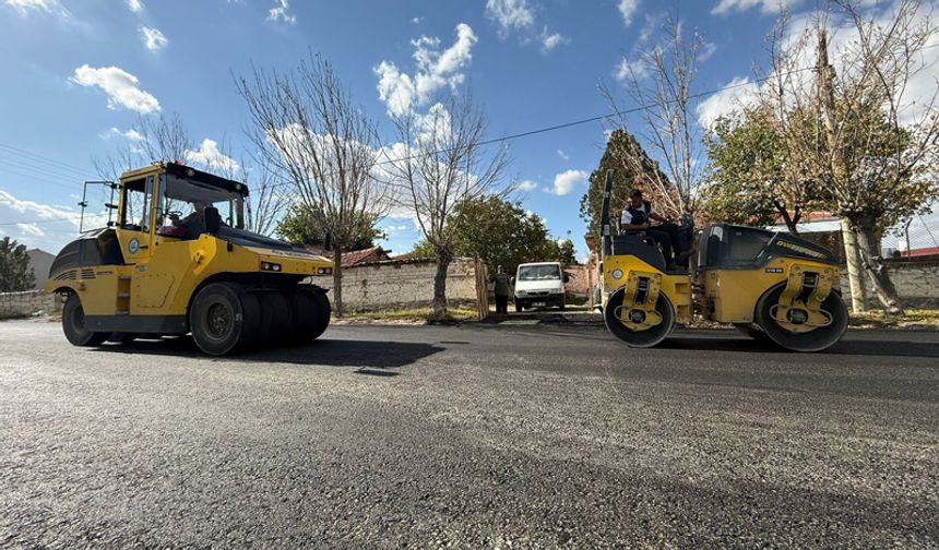 Büyükşehir'den kırsal ilçelere yol yatırımı
