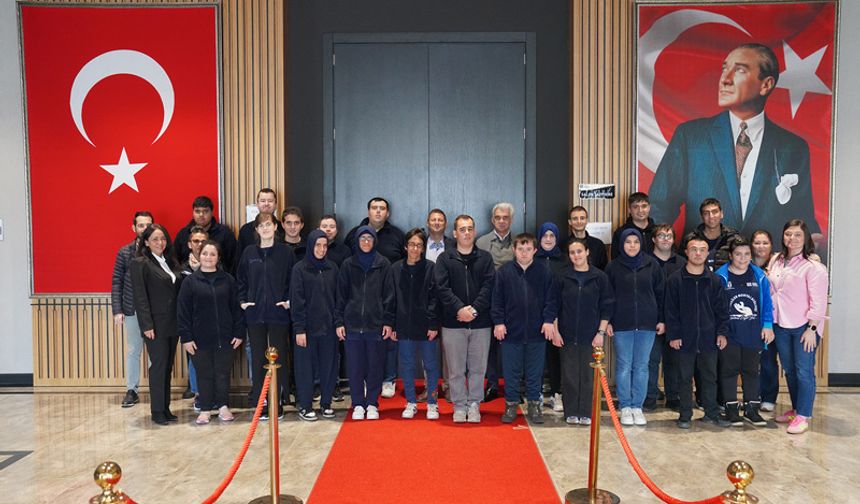 EOSB Engelliler Montaj Atölyesi Öğrencileri Gönüllerinde Eğlendi