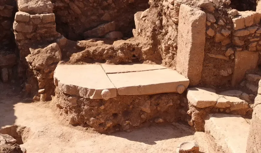 Şanlıurfa Sefertepe'de 10 Bin Yıllık İnsan Yüzü Kabartması