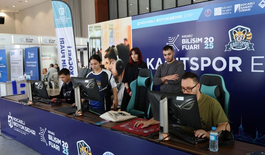 Bilişim Fuarı stantlarına 7’den 70’e yoğun ilgi